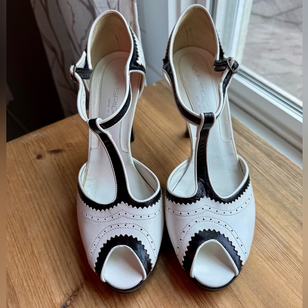 Via Spiga Leather B&W Spectator TStrap Peep Toe Platform Heel SZ 8 Made in Italy - Picture 2 of 8